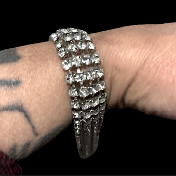 Elegant Silver Rhinestone Bracelet - Picture 2 of 9